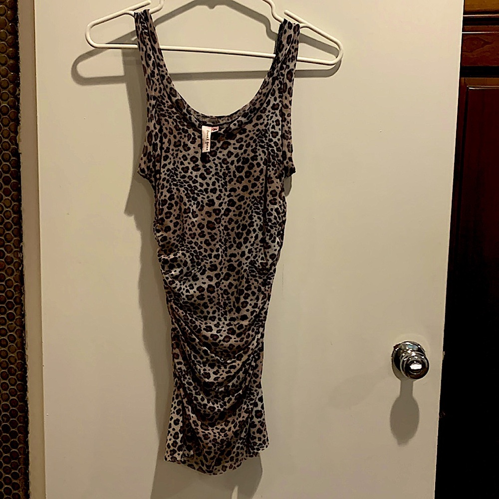 Sweet pea medium top. Scrunchie leopard print by Stacy Frati